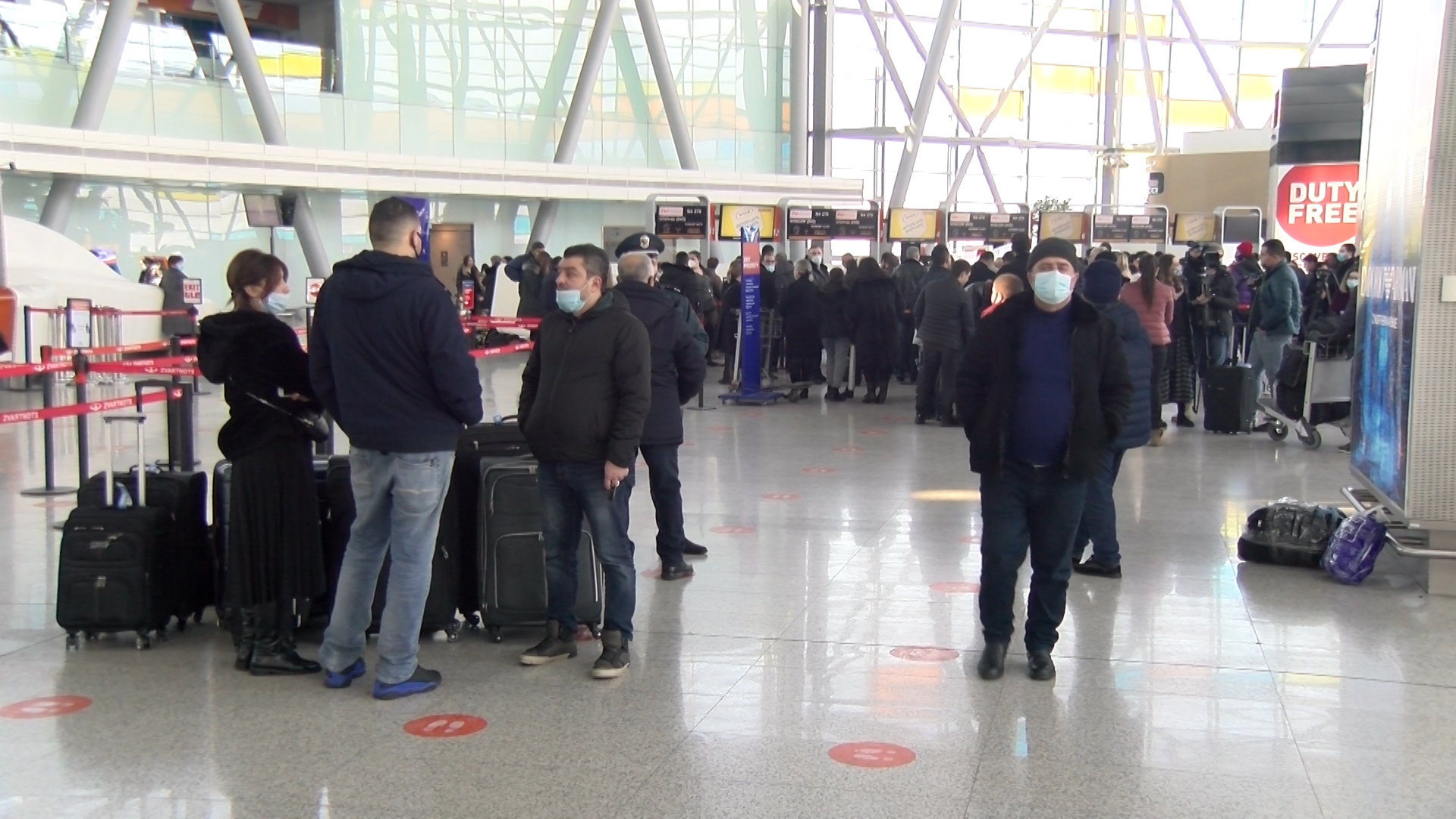 «Թեստս բացասական է, բայց չեն թողնում թռչեմ»․ քաղաքացիները «Զվարթնոց» օդանավակայանում խնդրի առաջ են կանգնել