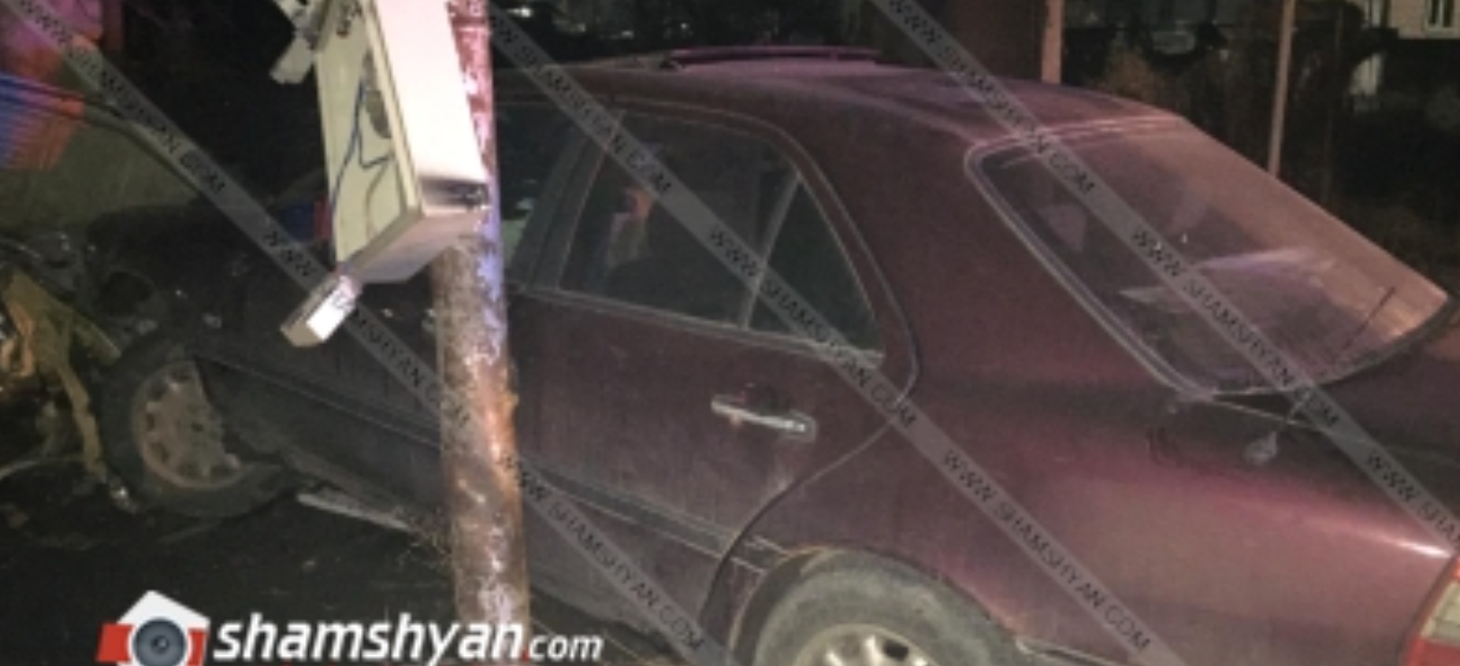 Էջմիածնում 55–ամյա վարորդը Mercedes-ով տապալել է բնակելի տան երկաթե դարպասն ու քարե պարիսպը