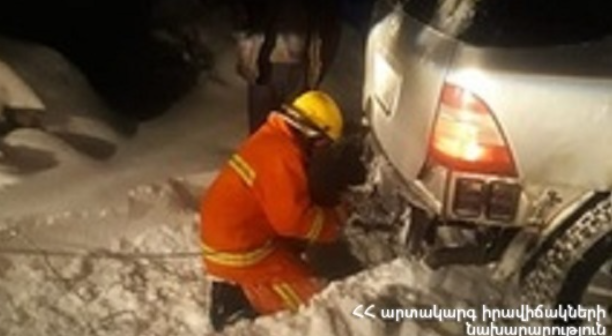 Փրկարարներն արգելափակումից դուրս են բերել 13 ավտոմեքենա