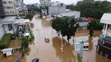 Ինդոնեզիայում տեղատարափ անձրևների հետևանքով իրենց տներն են լքել ավելի քան 1300 բնակիչներ