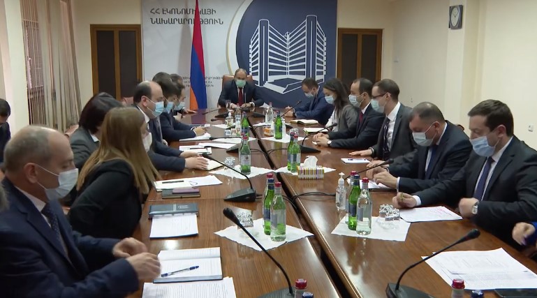 «Կարողացանք պահպանել մակրոտնտեսական կայունությունը»․ վարչապետը խորհրդակցություն է անցկացրել Էկոնոմիկայի նախարարությունում