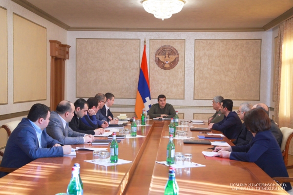 Արայիկ Հարությունյանը հրավիրել է խորհրդակցություն՝ նվիրված քաղաքացիների վարկերի և փոխառությունների մասնակի կամ լրիվ փոխհատուցմանը