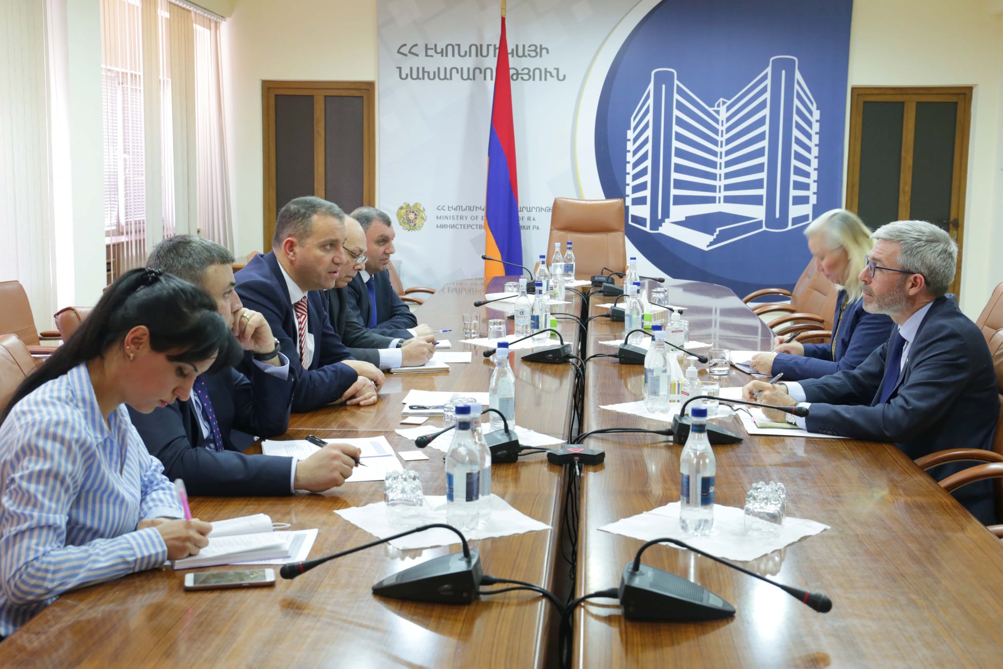 ՀՀ էկոնոմիկայի նախարարը և Հայաստանում Շվեդիայի դեսպանը քննարկել են հայ-շվեդական համագործակցության օրակարգային հարցեր