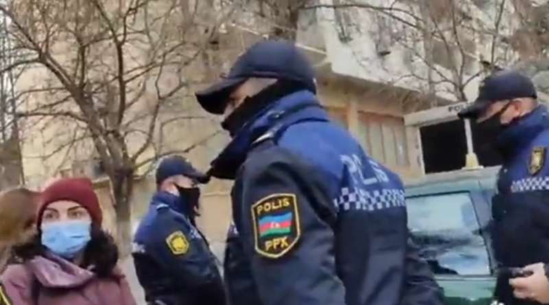 Բաքվում բողոքի ակցիա անցկացնող կանանց և  լուսաբանող լրագրողների նկատմամբ ոստիկանությունը բռնի ուժ է կիրառել