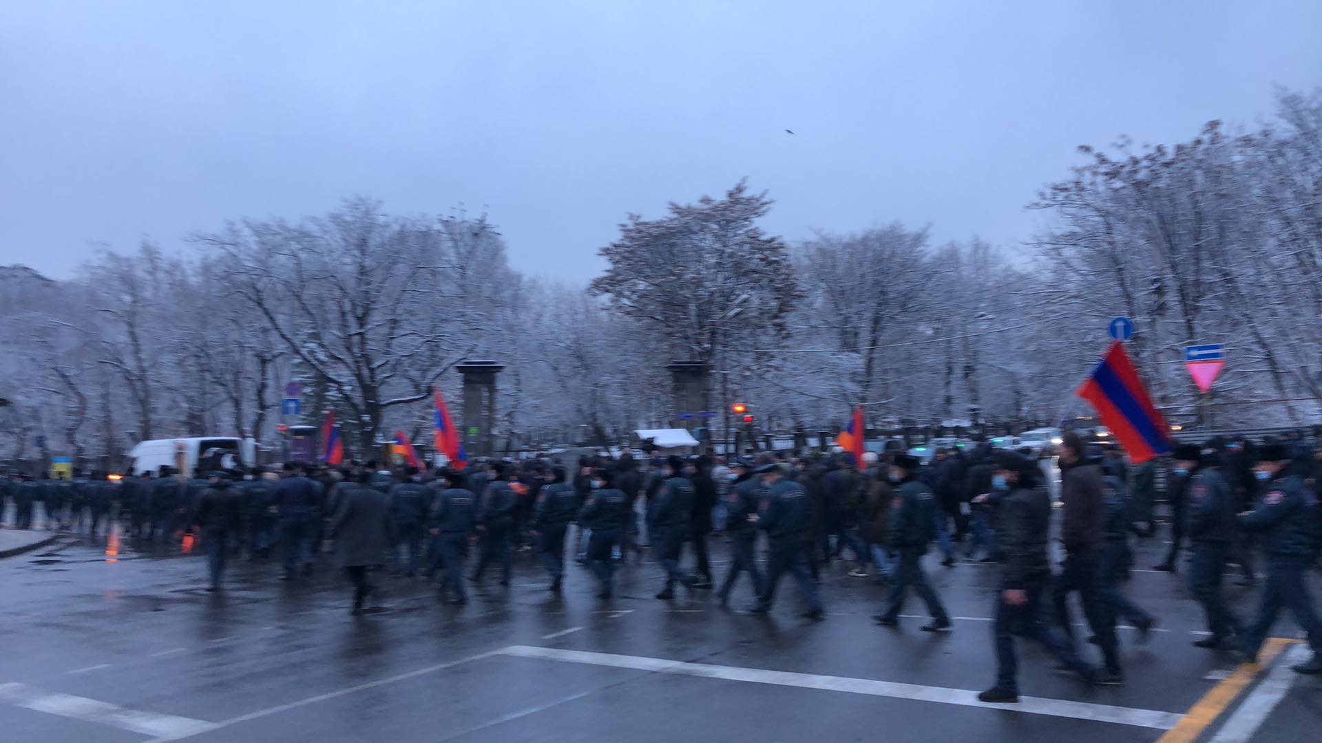 Հանրահավաքի մասնակիցները քայլերթ են սկսել