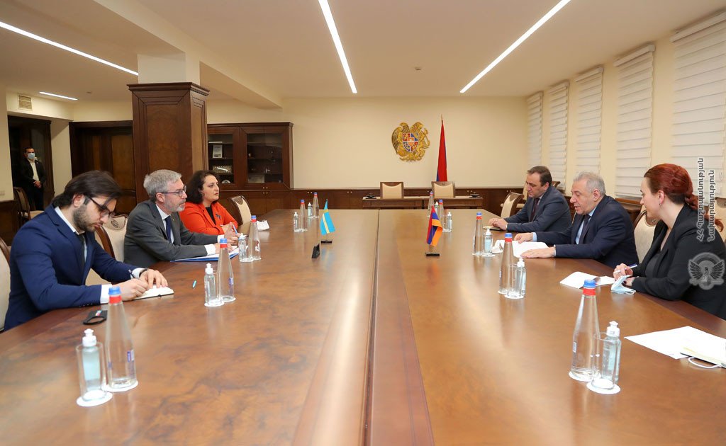 Պաշտպանության նախարարը Շվեդիայի դեսպանի հետ հանդիպմանը անդադարձել է ռազմագերիների վերադարձի, անվտանգության ապահովման և հումանիտար հարցերին