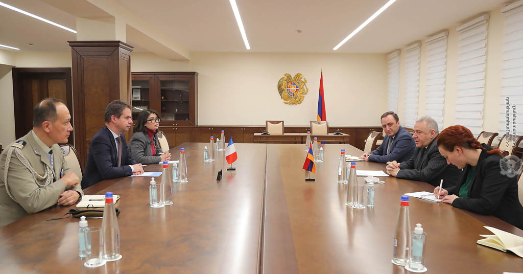 ՀՀ պաշտպանության նախարարն ընդունել է ՀՀ-ում Ֆրանսիայի դեսպանին