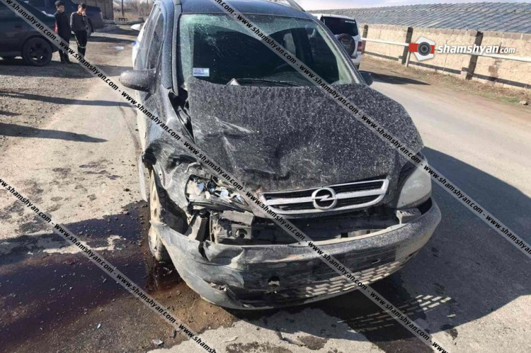 Արարատի մարզում բախվել են Opel Zafira-ն ու Ford Transit-ը. կա վիրավոր