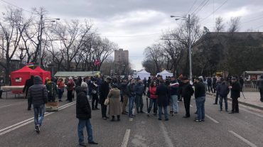 Բաղրամյան պողոտայում հավաքվածները ավտոերթով ուղևորվեցին «Եռաբլուր» պանթեոն