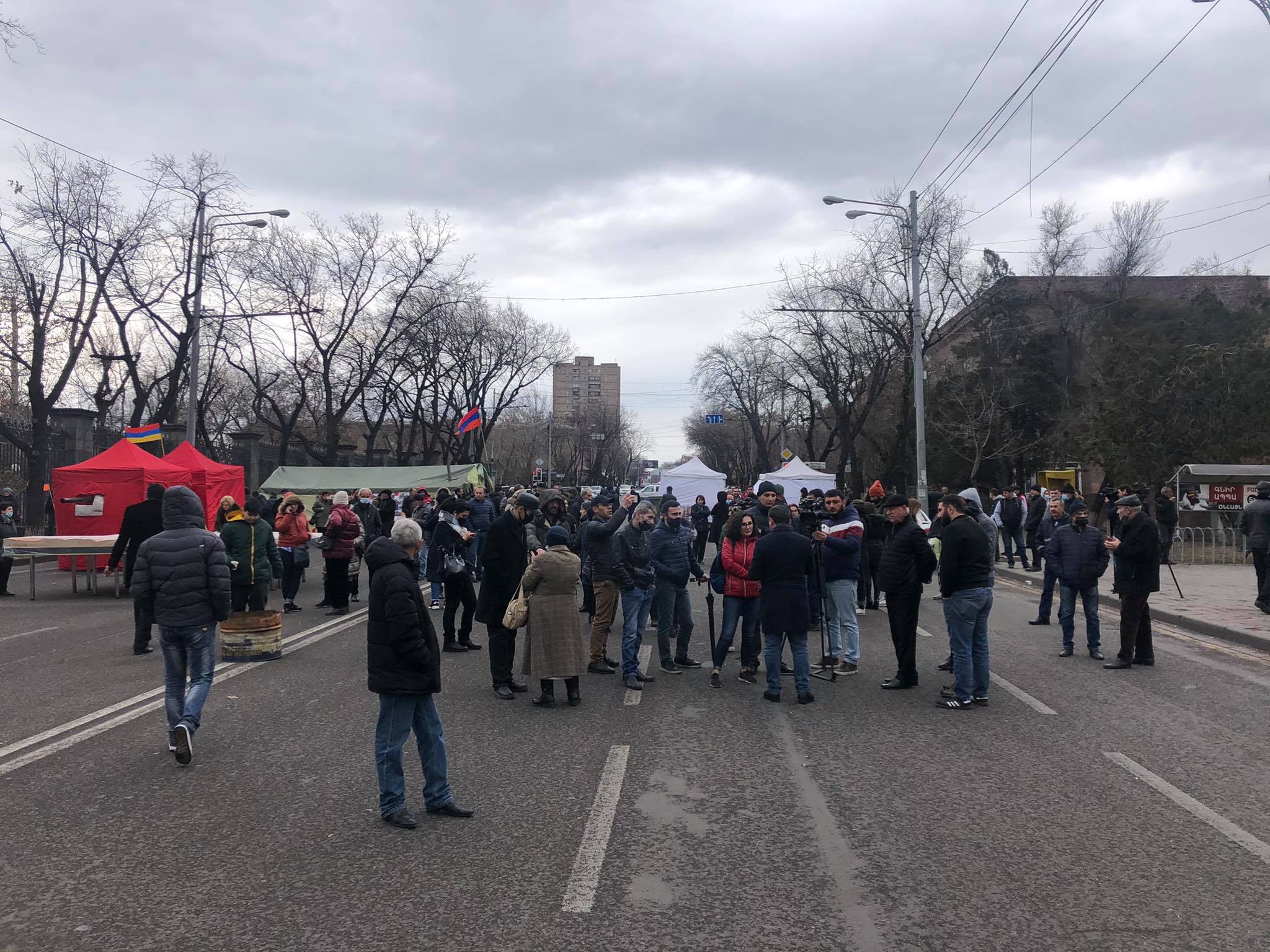 Բաղրամյան պողոտայում հավաքվածները ավտոերթով ուղևորվեցին «Եռաբլուր» պանթեոն