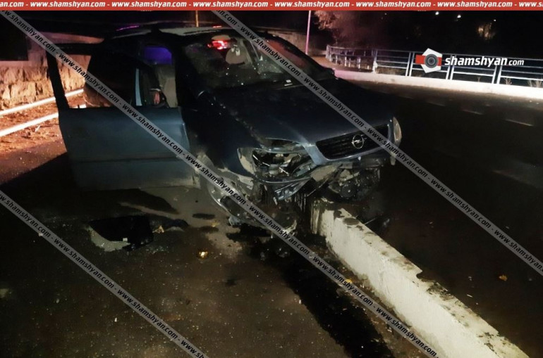 Երևանում 37-ամյա վարորդը դուրս է եկել երթևեկելի գոտուց և բախվել բետոնե սյանը․ կան վիրավորներ