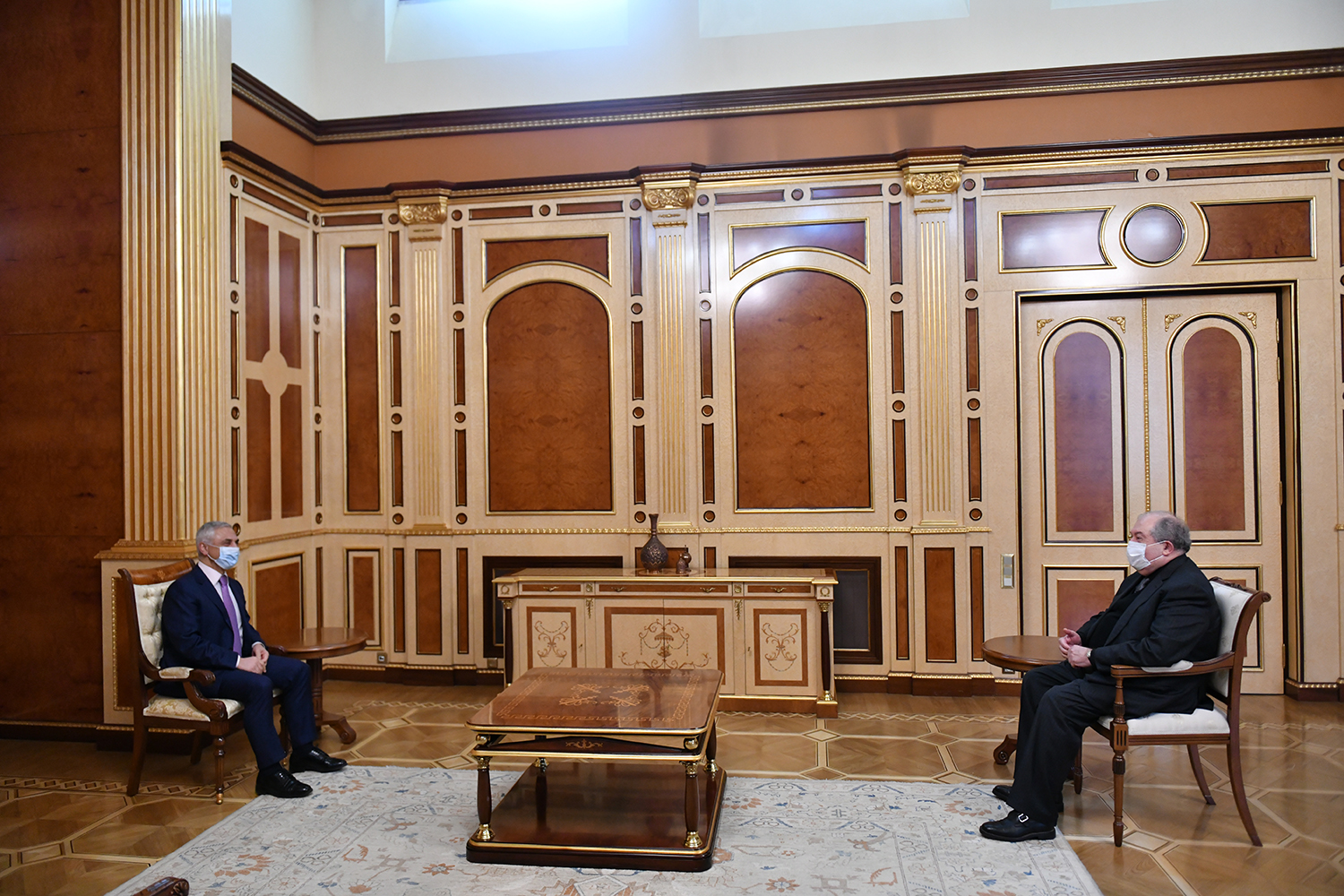 Նախագահ Արմեն Սարգսյանը հանդիպել է «Երրորդ ուժ» քաղաքացիական նախաձեռնության ներկայացուցիչ, «Թովմասյան» հիմնադրամի ղեկավար Արտակ Թովմասյանի հետ
