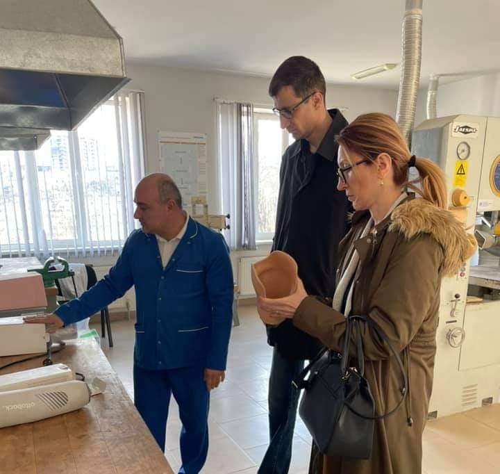 Մեսրոպ Առաքելյանն ու Մանե Թանդիլյանը այցելել են Ստեփանակերտի պրոթեզաօրթոպեդիկ կենտրոն