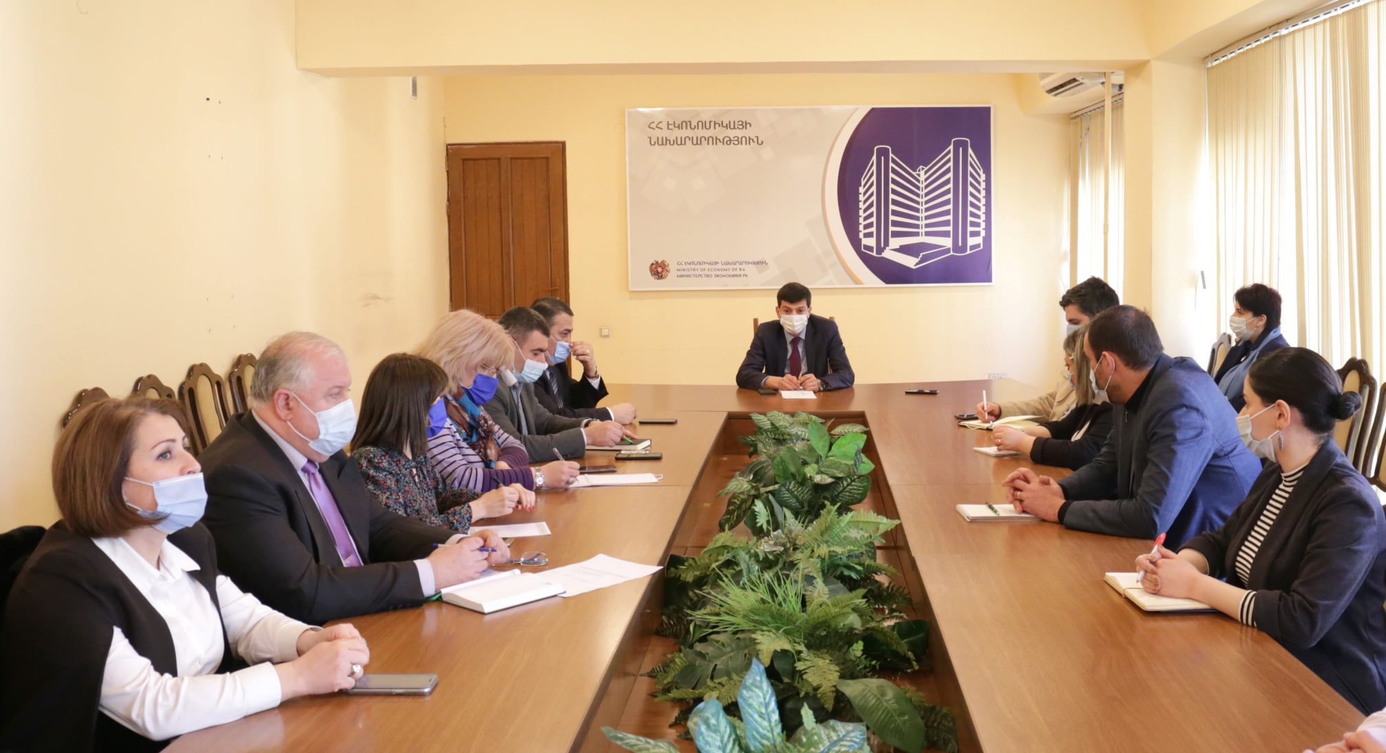 Էկոնոմիկայի նախարարությունում քննարկվել է Հայաստանում խոշոր եղջերավոր կենդանիների համարակալման և հաշվառման ծրագրի ընթացքը