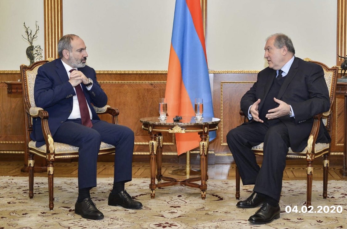 Նախագահ Արմեն Սարգսյանը հանդիպել է վարչապետ Նիկոլ Փաշինյանի հետ