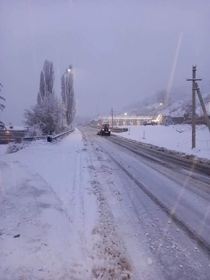 Արթիկի, Սևանի, Դիլիջանի, Իջևանի, Նոյեմբերյանի, Սիսիանի, Գորիսի, Հրազդանի, Մարտունիի, Վանաձորի, Թումանյանի, Ճամբարակի տարածաշրջաններում և Սարավանի լեռնանցքում ձյուն է տեղում