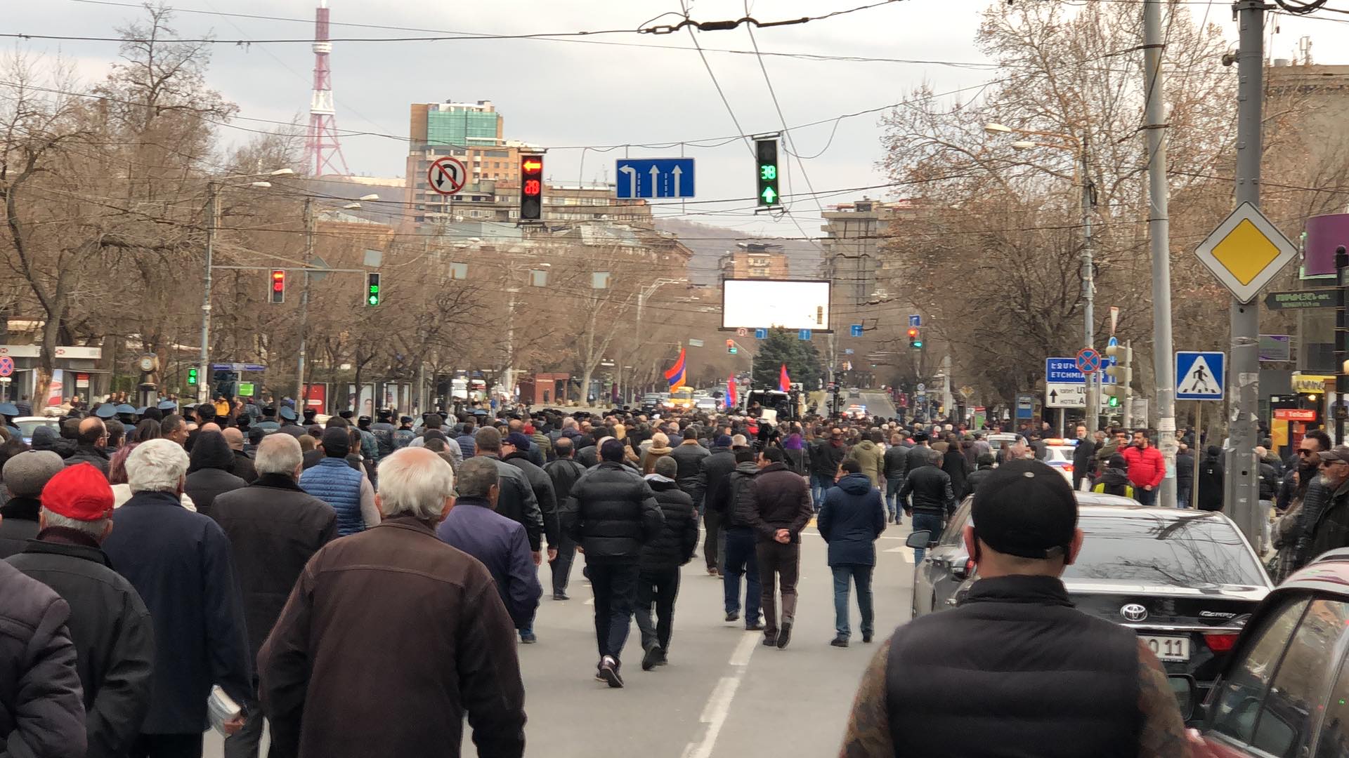 Հանրահավաքի մասնակիցները քայլերթ են սկսել