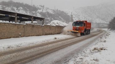 Սաստիկ բքի և տեսանելիության բացակայության պատճառով մի շարք ավտոճանապարհներ փակ են բոլոր տրանսպորտային միջոցների համար