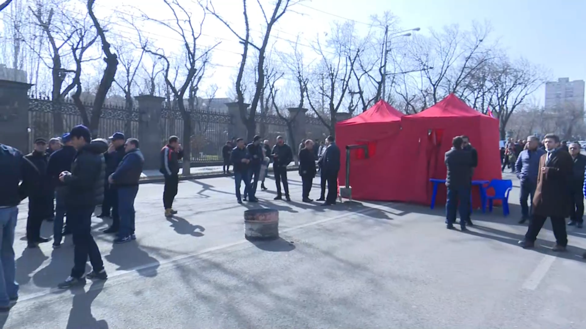 Ժամը 15:20-ին Բաղրամյան պողոտայում մեկնարկել է «Հայրենիքի փրկության շարժում» կուսակցությունների խմբի հերթական հանրահավաքը
