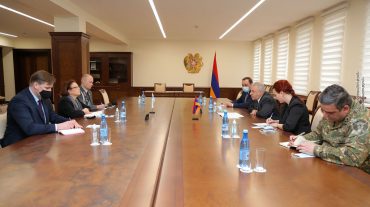 ՀՀ պաշտպանության նախարարն ընդունել է Ֆինլանդիայի դեսպանին