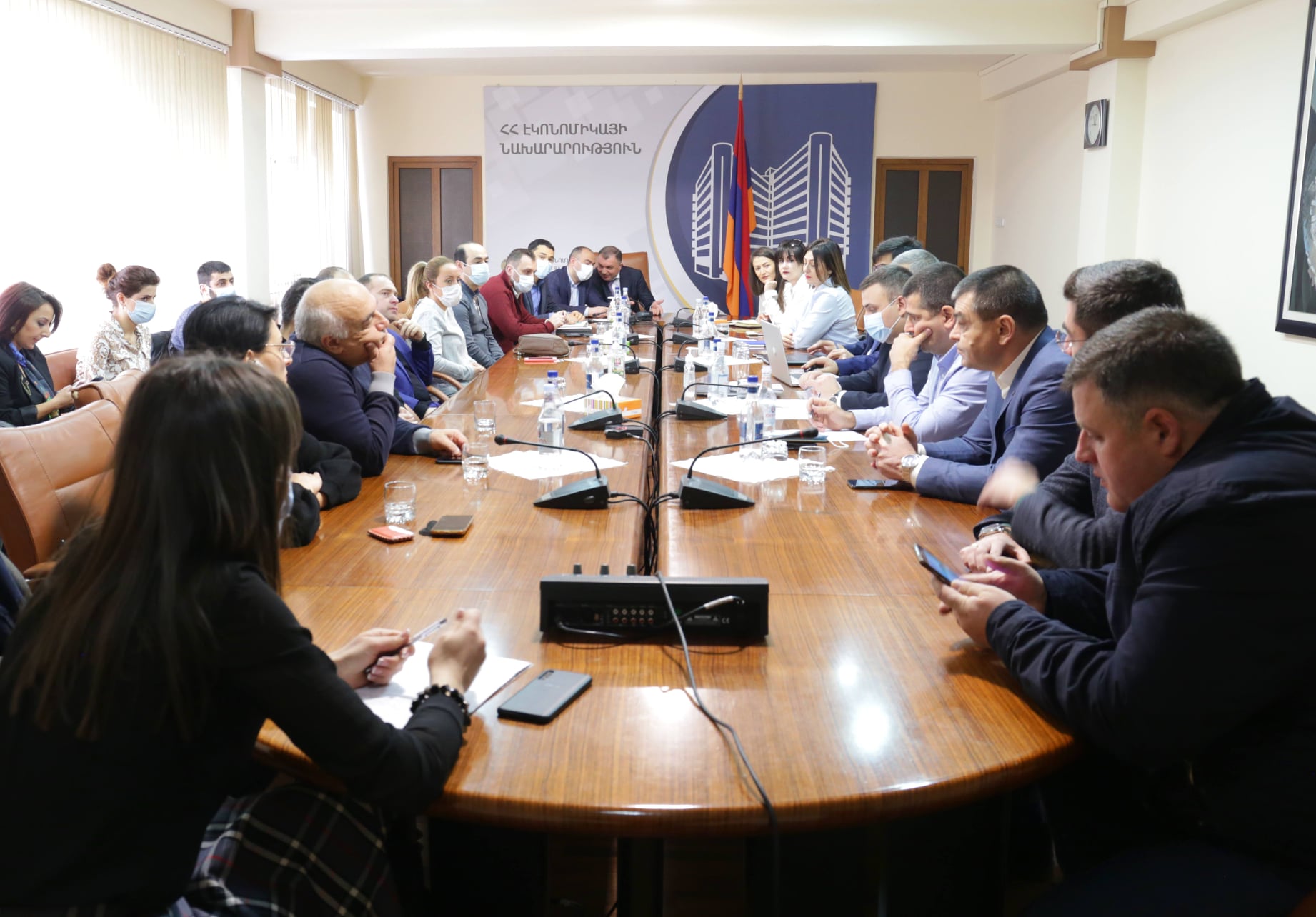 Էկոնոմիկայի փոխնախարարը հանդիպում է ունեցել Հայաստանում գործող մատակարար ընկերությունների ներկայացուցիչների և տեղական արտադրողների հետ