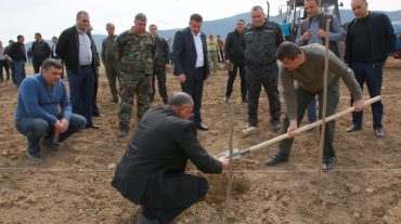 Արայիկ Հարությունյանը Նախիջևանիկում մասնակցել է նոր այգու տնկման աշխատանքների մեկնարկին
