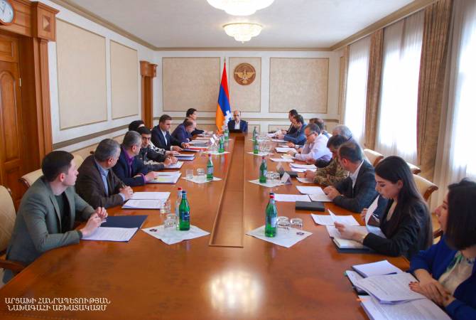 Արցախի նախագահի աշխատակազմում քննարկվել են հետպատերազմյան իրավական որոշ հիմնախնդիրների հնարավոր լուծումներ