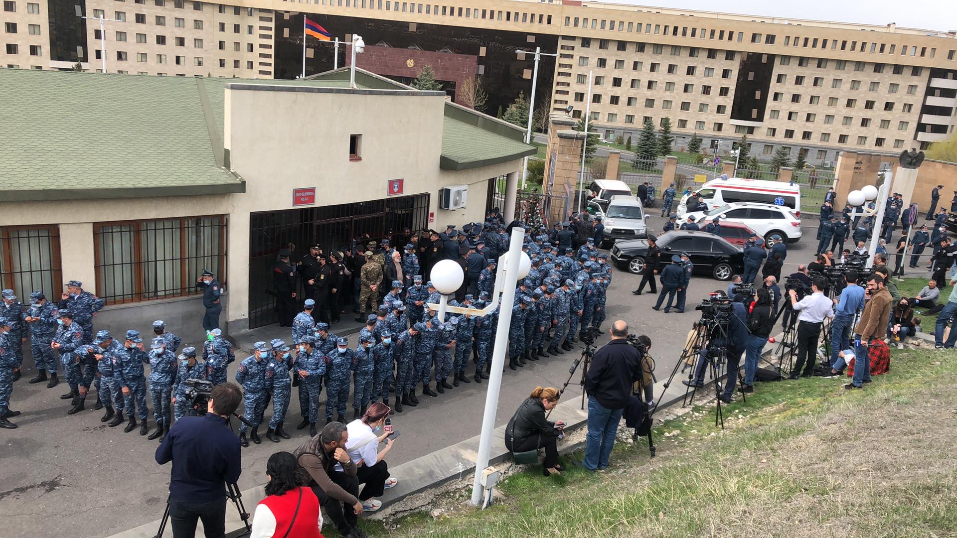 Ոստիկանապետը եկավ ՊՆ