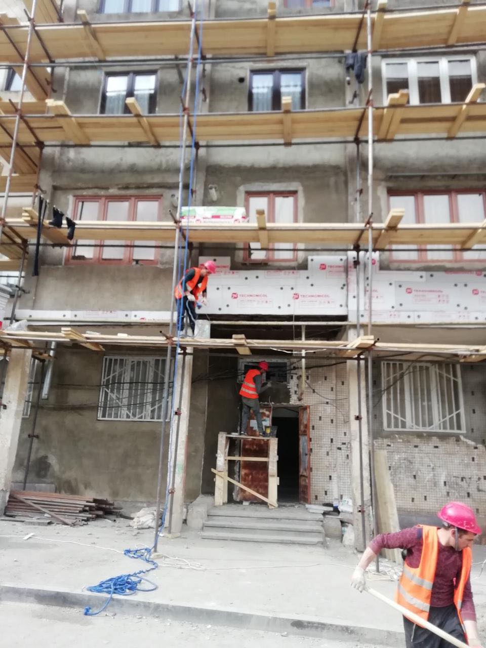 Քաջարանի բազմաբնակարան շենքերն արդիականացվում են և ջերմամեկուսացվում
