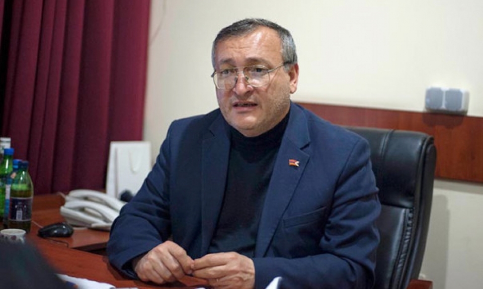 Հայ կինը երբեք չի ընկճվել, այսօր էլ նա պատվով շարունակում է անկոտրում կամքով կրել իր առաքելությունը․ Արթուր Թովմասյան