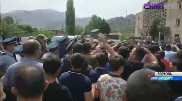 Վարչապետի այցը Սյունիք հարթ չի ընթացել. բողոքավորները արգելափակել են Փաշինյանի տեղաշարժը