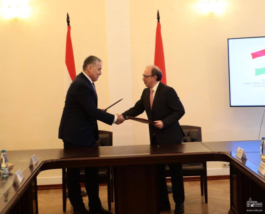 Տեղի է ունեցել Հայաստանի և Տաջիկստանի ԱԳ նախարարների հանդիպումը