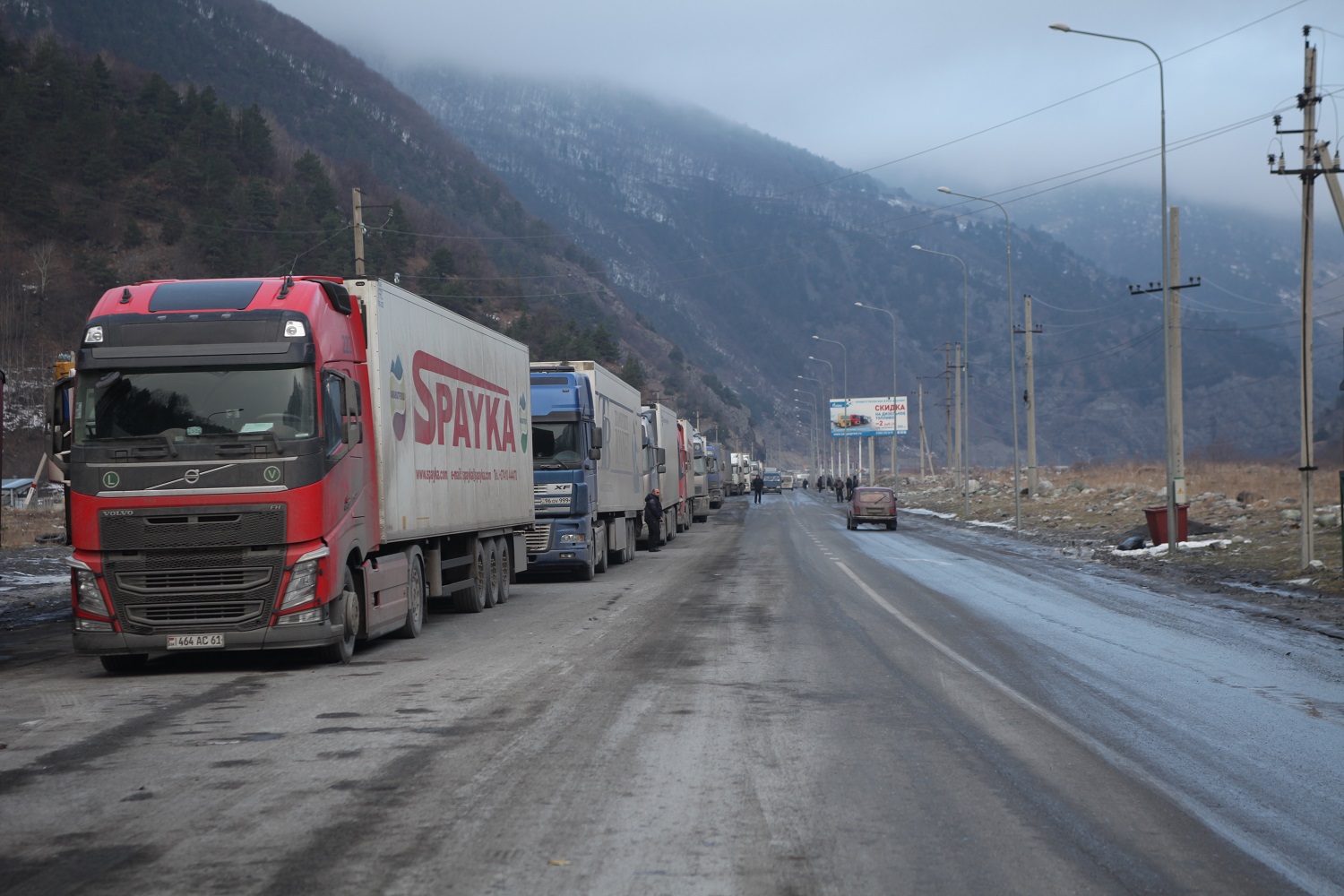 Լարսը փակ է բեռնատարների համար