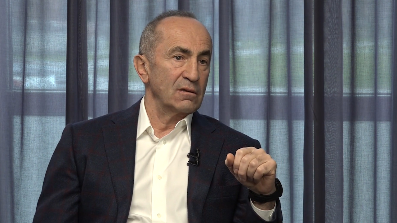 «Ինչո՞ւ եք ձգտում իշխանության»․ Պոզները՝ Քոչարյանին