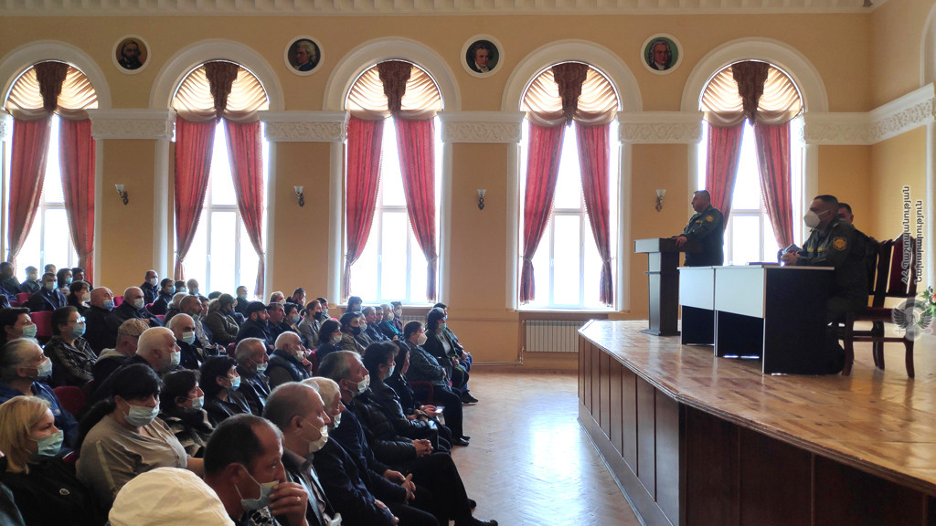 ՀՀ ԶՈՒ ԳՇ սպաները հանդիպել են պատերազմի մասնակիցների հարազատների հետ
