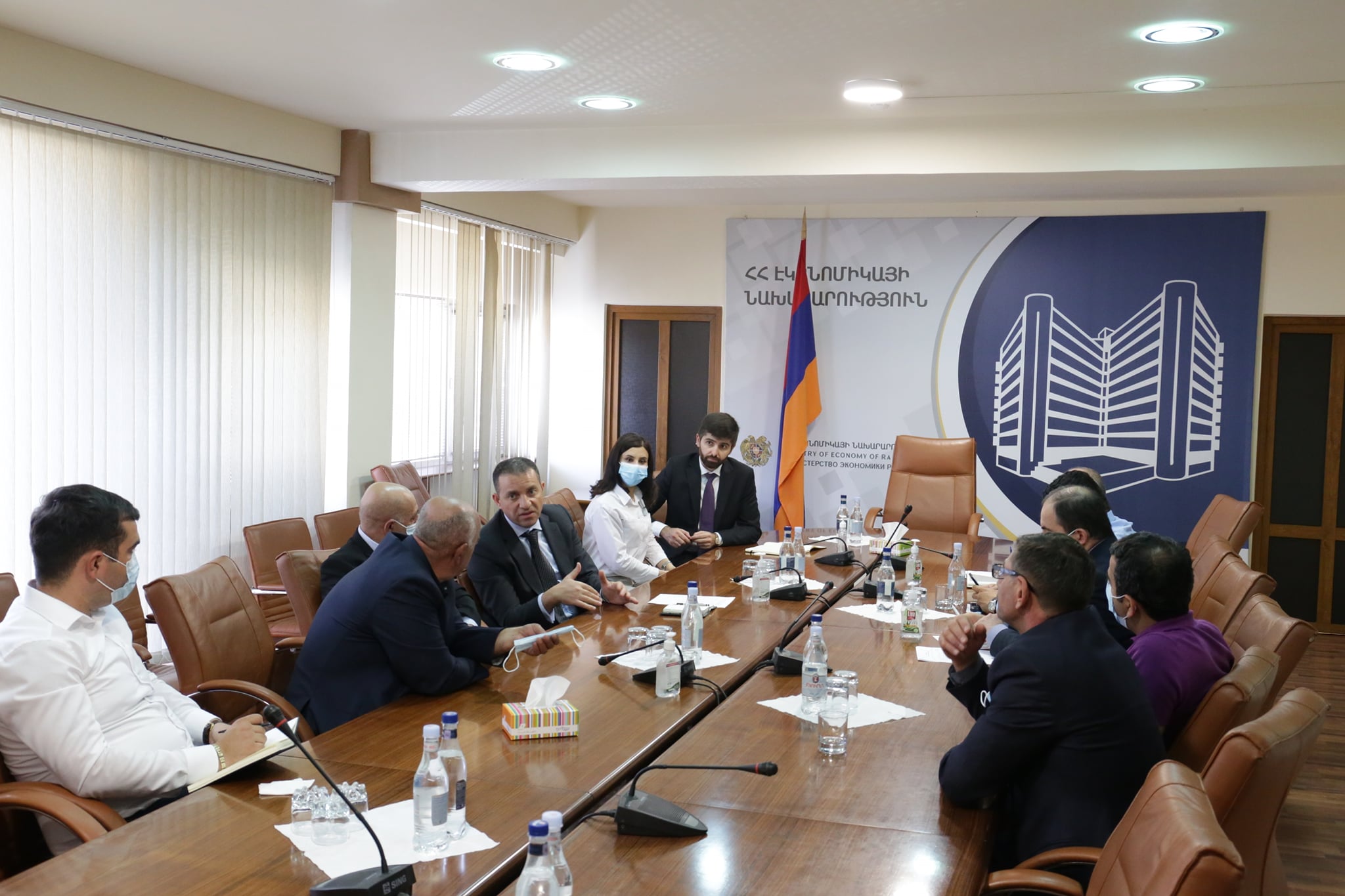 Վահան Քերոբյանը կաթնամթերք արտադրող և վերամշակող ընկերությունների հետ քննարկել է մատակարարումների դիմաց վճարման հստակ ժամկետներ սահմանելու հարցերը