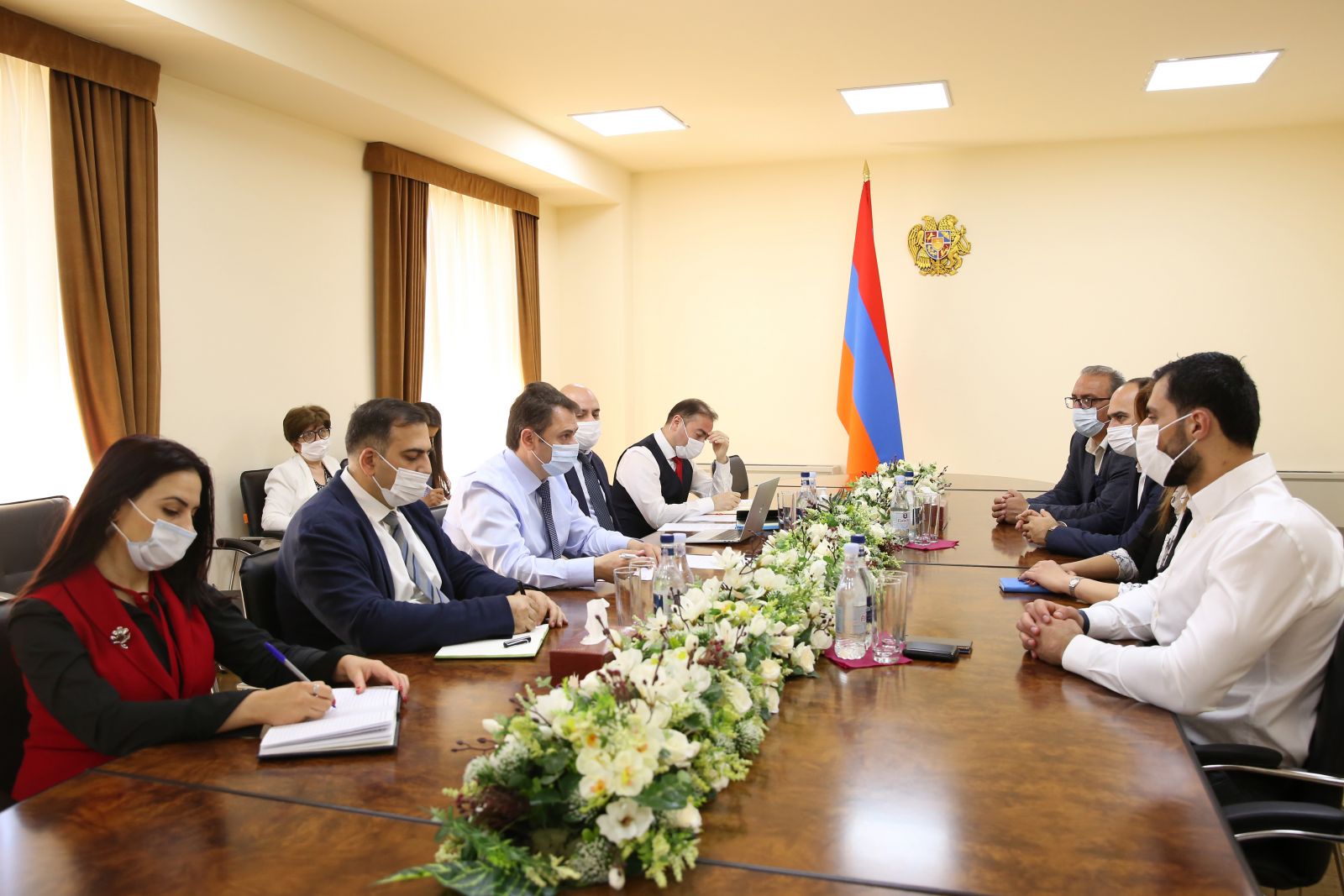 Բարձր տեխնոլոգիական արդյունաբերության նախարարը հանդիպել է Հայաստանի օպերաատորների միության ներկայացուցիչների հետ