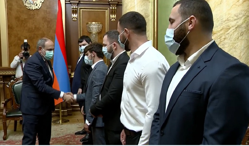 Նիկոլ Փաշինյանը կառավարությունում հյուրընկալել է ծանրամարտի և ազատ ոճի ըմբշամարտի Հայաստանի հավաքականների անդամներին