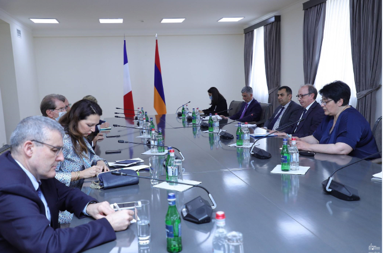 Արա Այվազյանը Ֆրանսիայի Ազգային ժողովի պատգամավորների հետ հանդիպմանը անդրադարձել է թուրք-ադրբեջանական ագրեսիայի հետևանքով Արցախում ստեղծված հումանիտար իրադրությանը