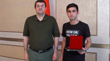 ԱՀ նախագահը Արցախի հերոս Յուրա Ալավերդյանին է հանձնել «Ոսկե արծիվ» շքանշանը