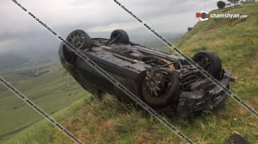 BMW-ն Երևան-Սևան ավտոճանապարհին դուրս է եկել երթևեկելի գոտուց և գլխիվայր հայտնվել ձորում