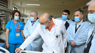 Պաշտպանության նախարարն «Աստղիկ» ԲԿ-ում տեսակցել է վիրավոր զինծառայողներին