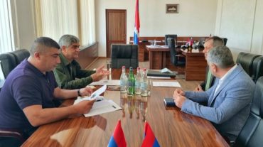 Վիտալի Բալասանյանը հանդիպել է ԿԽՄԿ ԼՂ առաքելության ղեկավարի հետ