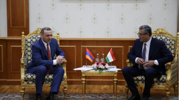 Հայաստանի և Տաջիկստանի ԱԽ քարտուղարները քննարկել են հայ-ադրբեջանական սահմանին ստեղծված իրավիճակը