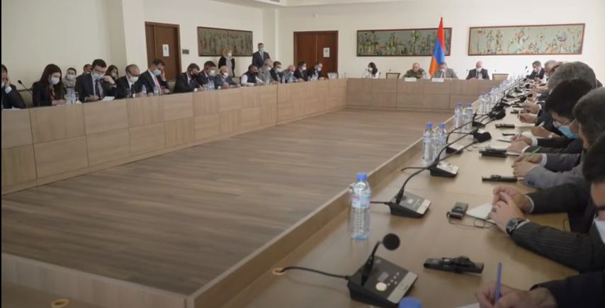 ԱԳ նախարարի տեղակալը Հայաստանում հավատարմագրված դիվանագիտական ներկայացուցչությունների ղեկավարներին ներկայացրել է ՀՀ տարածք ներխուժած ադրբեջանական զորամիավորումների սադրիչ գործողությունները