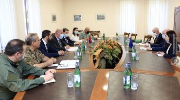 ՀՀ ՊՆ-ում տեղի է ունեցել հանդիպում ԵԽԽՎ զեկուցող Փոլ Գավանիի հետ