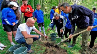 ՖԻՖԱ-ի Հիմնադրամի ճամբարի երեխաները Ջրվեժի արգելոցապարկային համալիրում մասնակցել են  ծառատունկի 