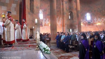 Արցախի նախագահը Ստեփանակերտի մայր տաճարում մասնակցել է Գարեգին Բ-ի մատուցած պատարագին