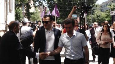 «Լուսավոր Հայաստան» կուսակցության ներկայացուցիչները թերթոններ են բաժանել Երևանում և Ագարակում