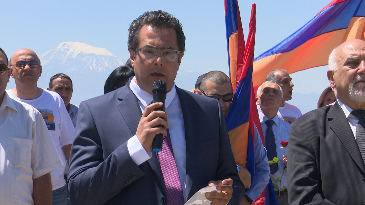 «Ազատ հայրենիք» կուսակցությունների դաշինքը նախընտրական քարոզարշավի մեկնարկը տվեց Ծիծեռնակաբերդի հուշահամալիրից